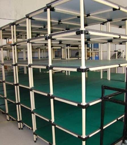 Bàn thao tác ống thép bọc nhựa nhiều tầng ban-chong-tinh-dien-ong-thep-boc-nhua