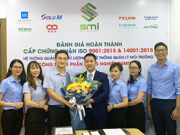 SMI chụp ảnh lưu niệm cùng đoàn đánh giá ISO