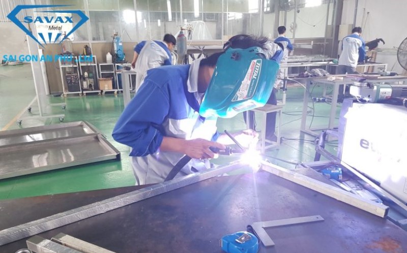 Xưởng sản xuất gia công cơ khí của công ty Vạn Xuân