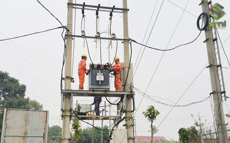 Thiết kế, bố trí trụ điện để lắp đặt đường dây cao áp từ mạng lưới điện quốc gia đến nhà xưởng là điều cần làm