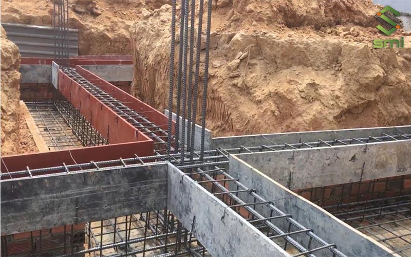 Ván ép được sử dụng để định hình kết cấu trước trong quá trình đổ bê tông