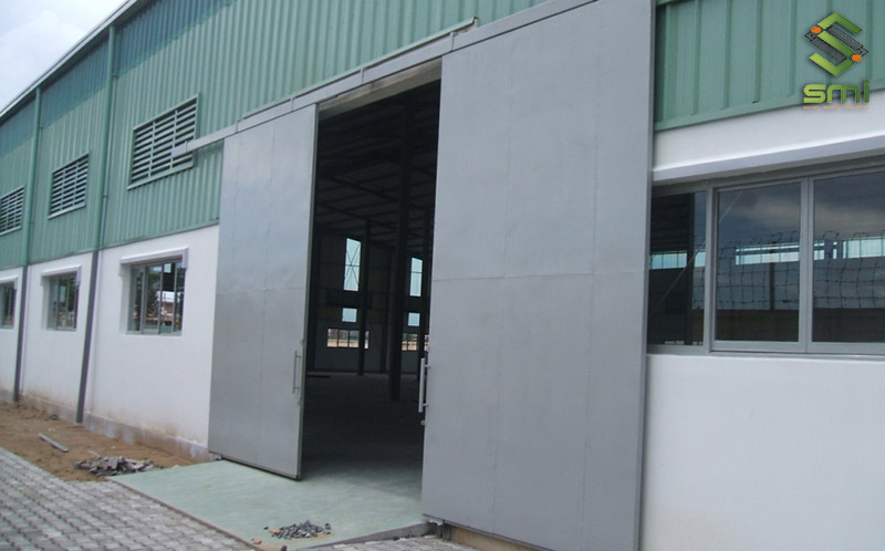 Hệ thống thông gió kết hợp làm mát nhà xưởng tự nhiên khá là tiết kiệm chi phí, dễ dàng sử dụng