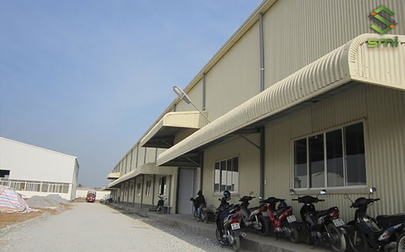Mái Canopy có tác dụng che nắng, mưa rất tốt cho nhà xưởng thép tiền chế