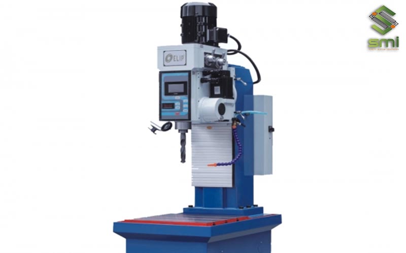 Máy khoan CNC được sử dụng để tạo lỗ trên vật liệu