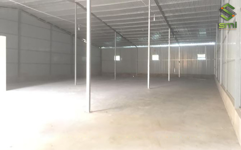 Nhà xưởng diện tích 200m2 với thiết kế đơn giản có thể dùng làm gara xe, nhà kho,...