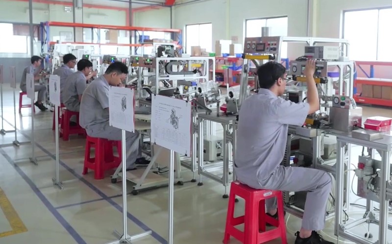 Bên trong nhà máy công ty Đồng Quang