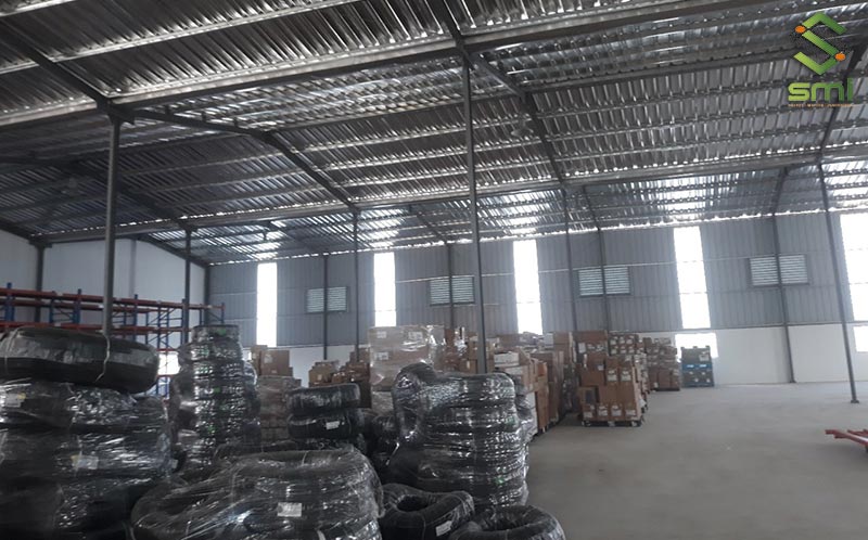 Nhà xưởng 200㎡ thường được làm từ khung thép tiền chế và tôn