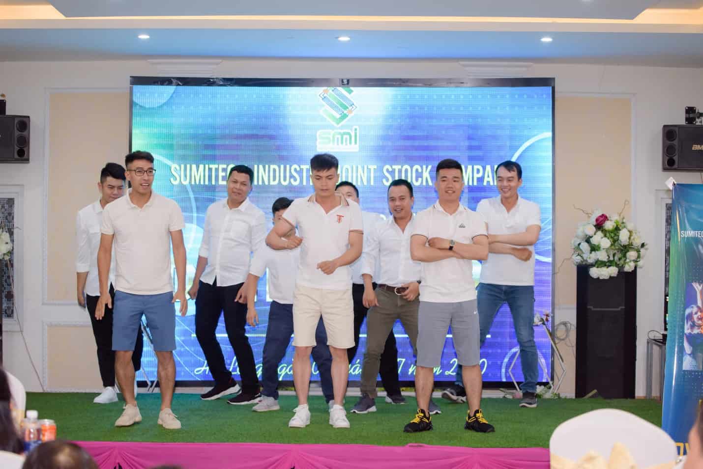 Văn nghệ team kỹ sư