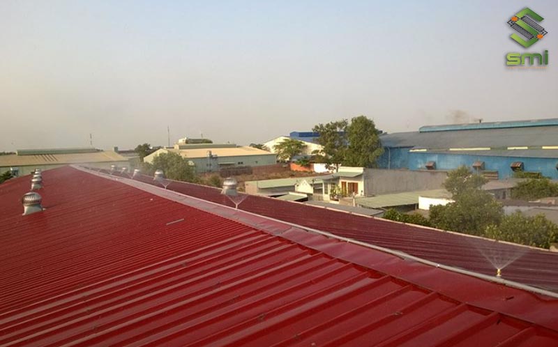 Cách làm mát nhà xưởng bằng phun nước mái