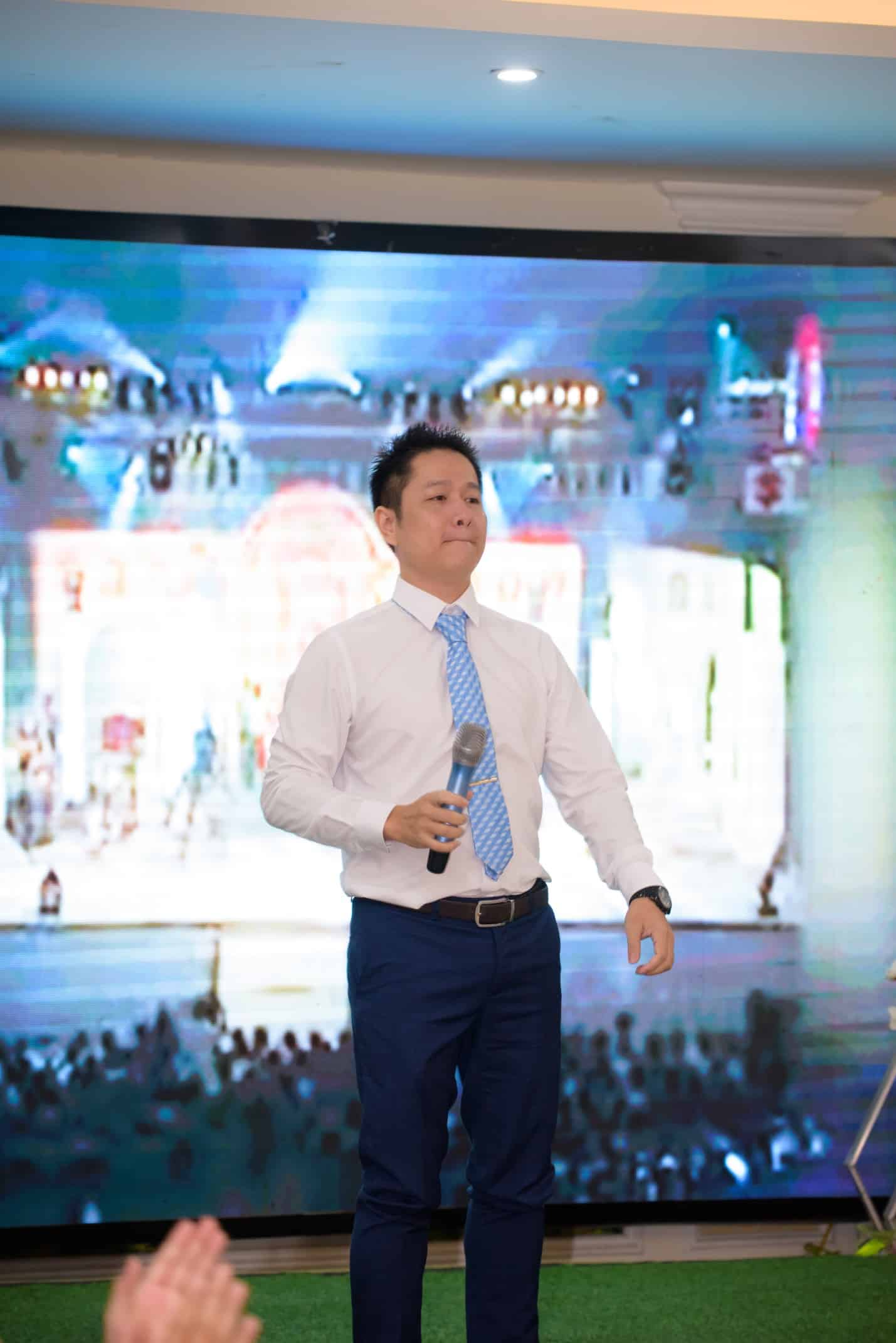Sếp tham gia văn nghệ