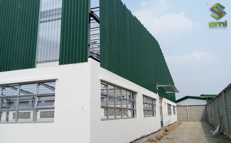 Vách ngăn và tường bao quanh nhà xưởng