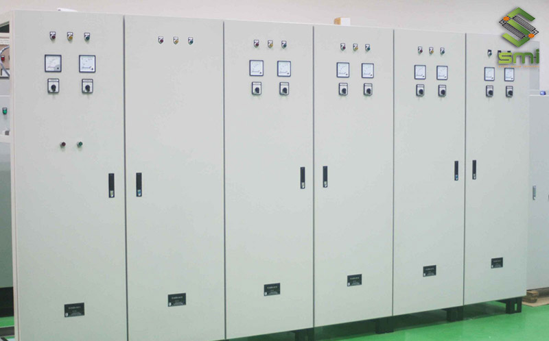 Doanh nghiệp có thể mua các vỏ tủ điện có sẵn hoặc tự thiết kế để đảm bảo công năng tối ưu nhất